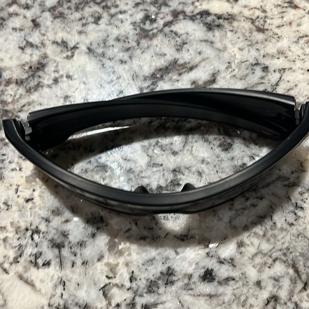 Men’s Oakley sunglasses - Picture 9 of 10